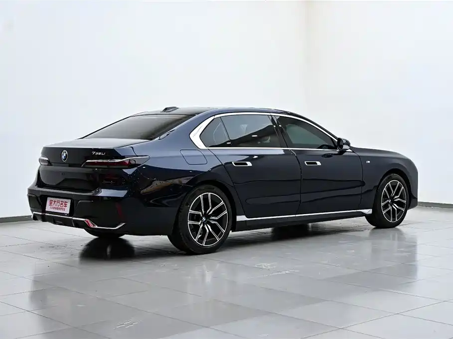 BMW 7 Series 2023 Model 735Li M Sport Package фото 7