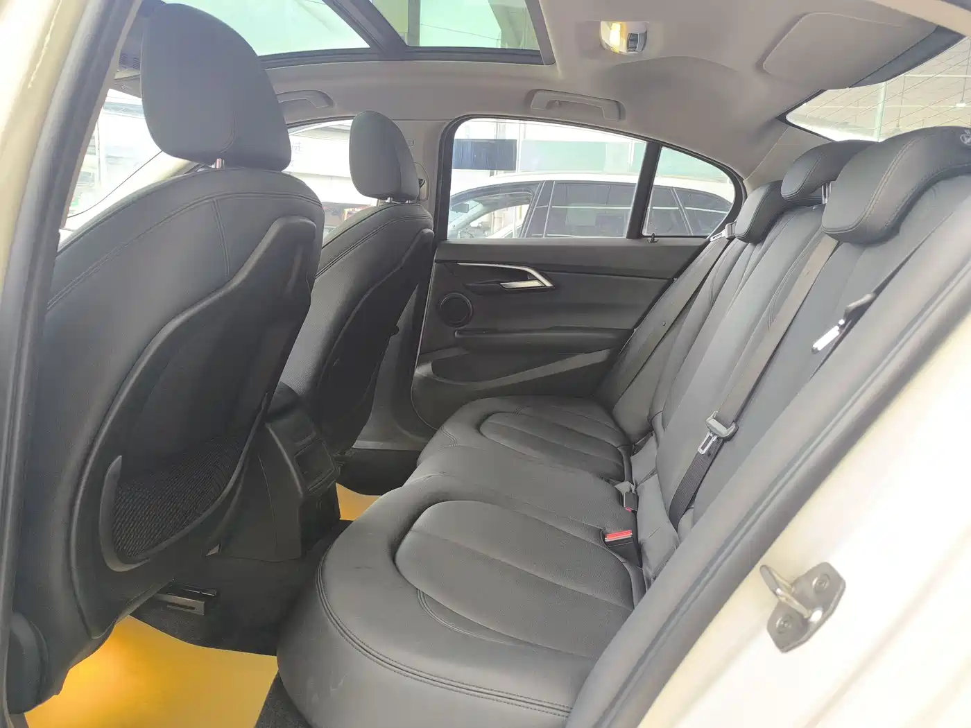 BMW 1 Series 2018 118i Sport Edition фото 5