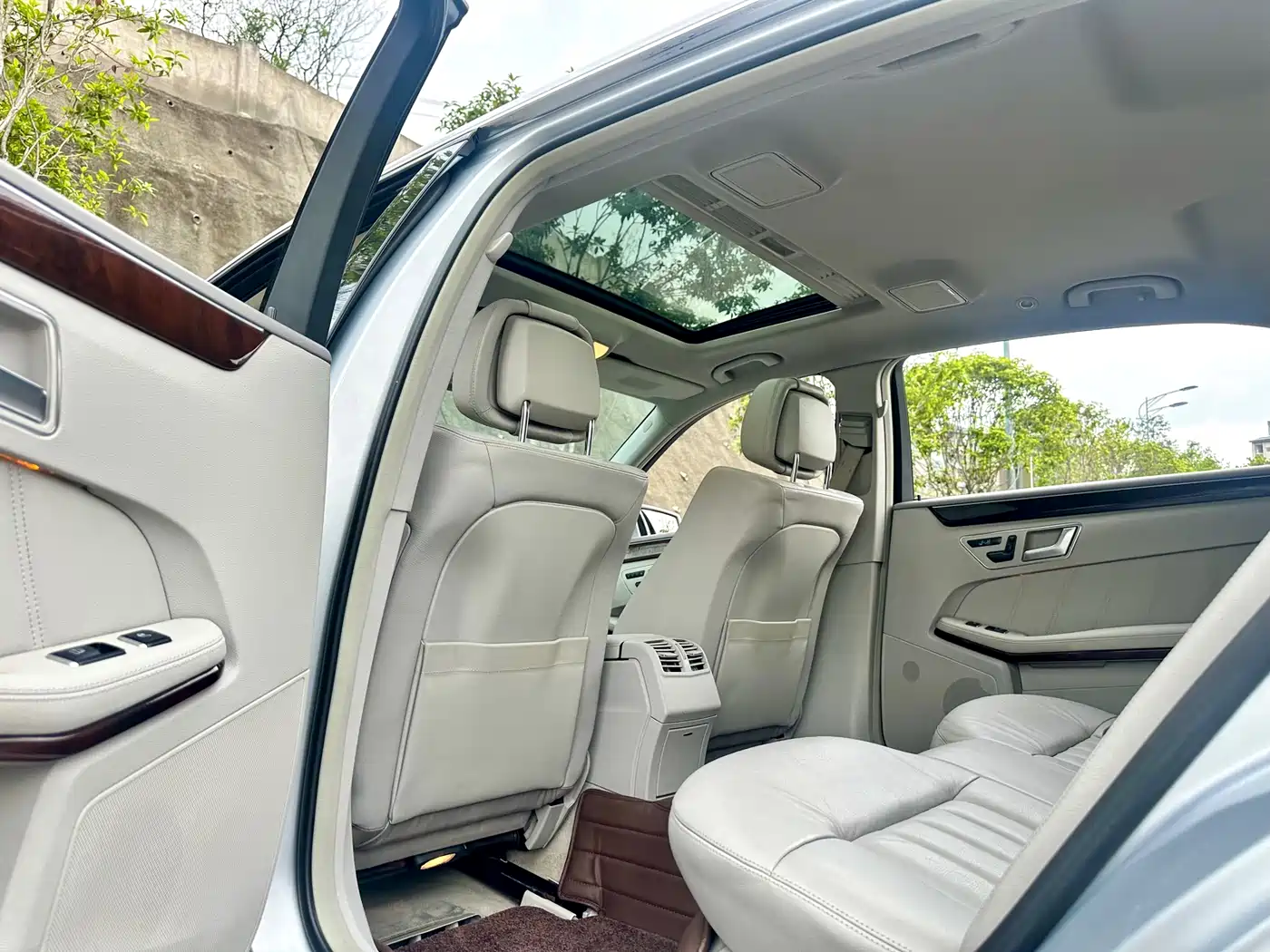 Mercedes-Benz E-Class 2012 E 300 L Elegance Model фото 28