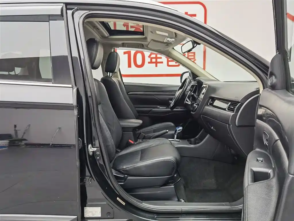 Mitsubishi Outlander (Import) 2016 2.4L 4WD Elite 5-seater фото 23