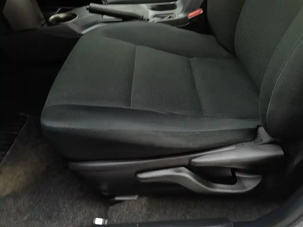 Toyota RAV4 Rongfang 2015 2.0L CVT 2WD Trend Edition фото 20