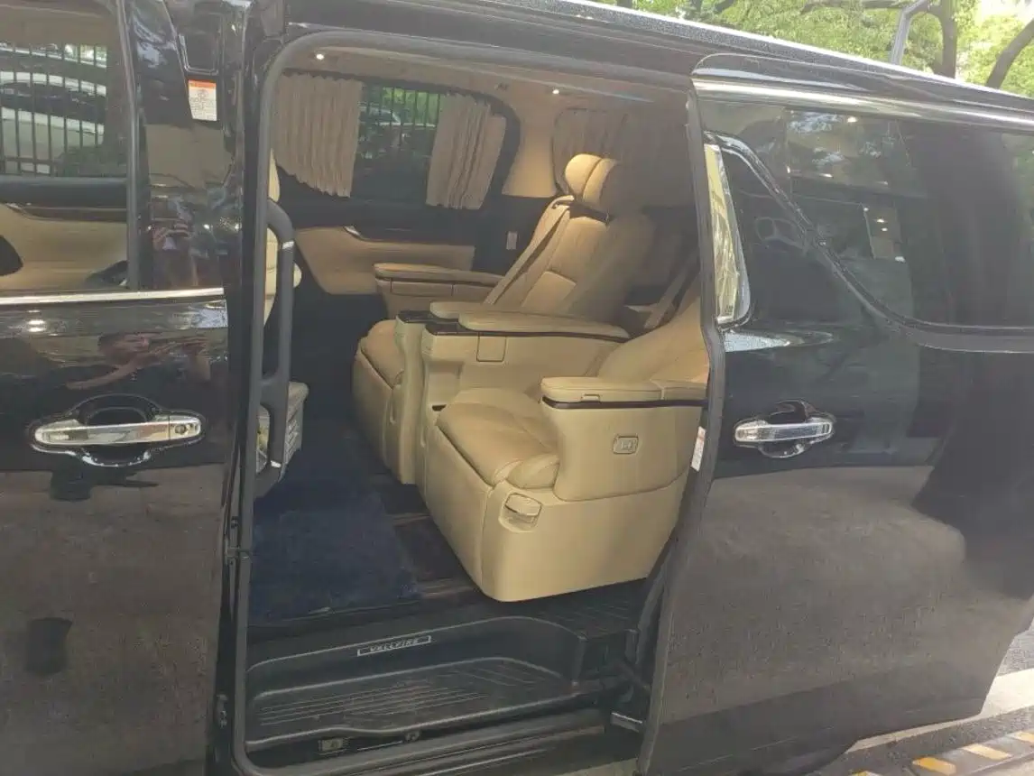 Фото 4 - Toyota Vellfire