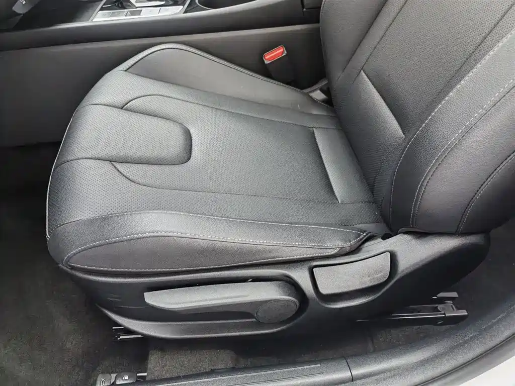 Hyundai Elantra 2023 1.5L CVT GLX Elite Edition фото 20