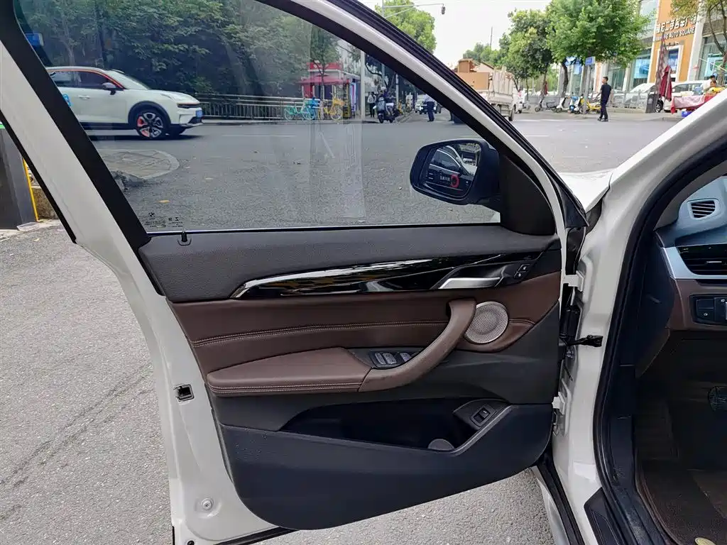BMW X1 2022 sDrive20Li Fashion фото 6