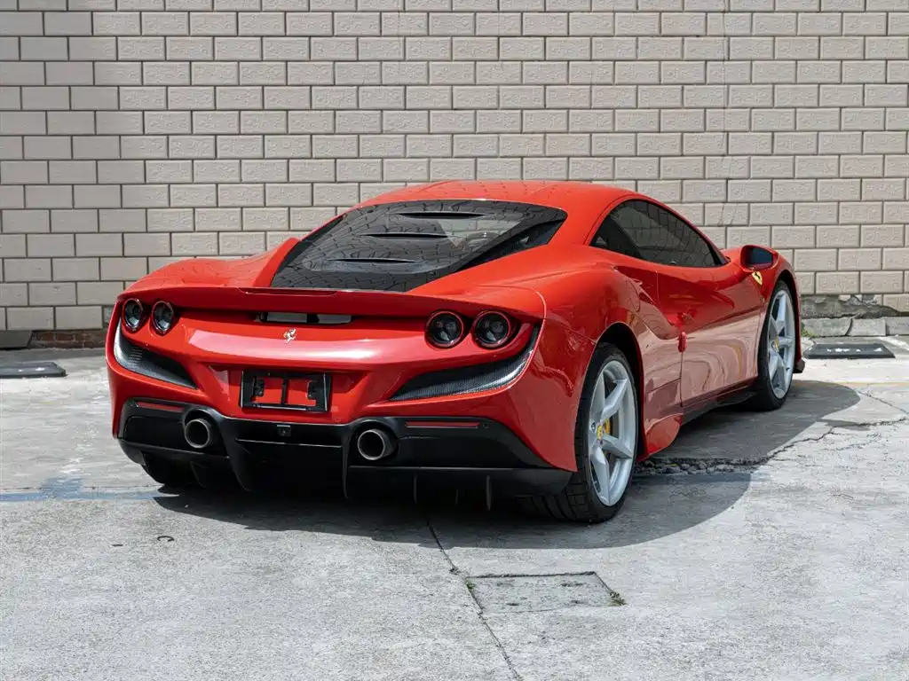 FERRARI F8