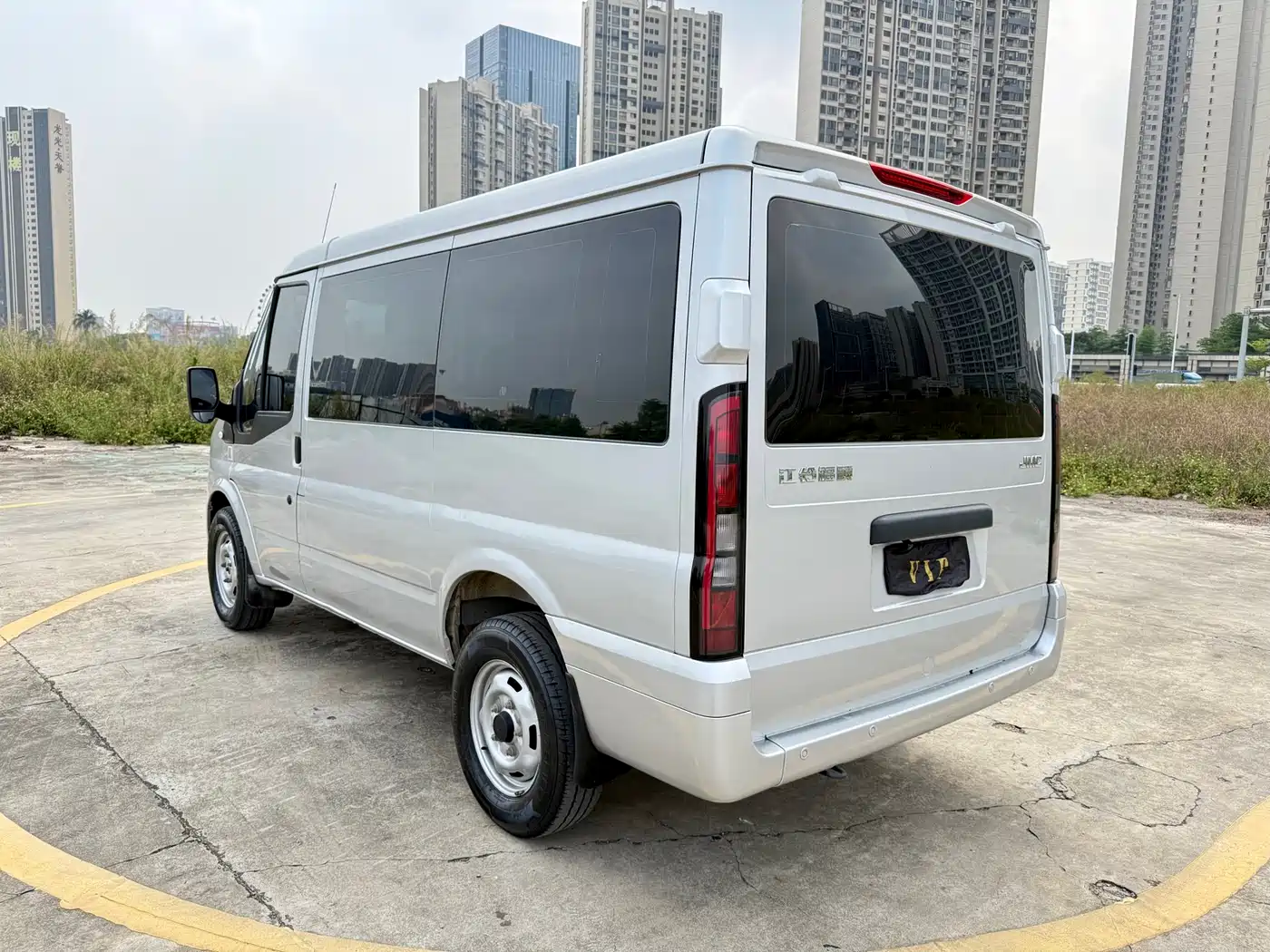 Jiangling JMC Fushun 2025 2025 Model 2.0T 6MT Diesel Short Wheelbase Low Roof Commercial MPV 5/6 Seats with Lift-up Tailgate