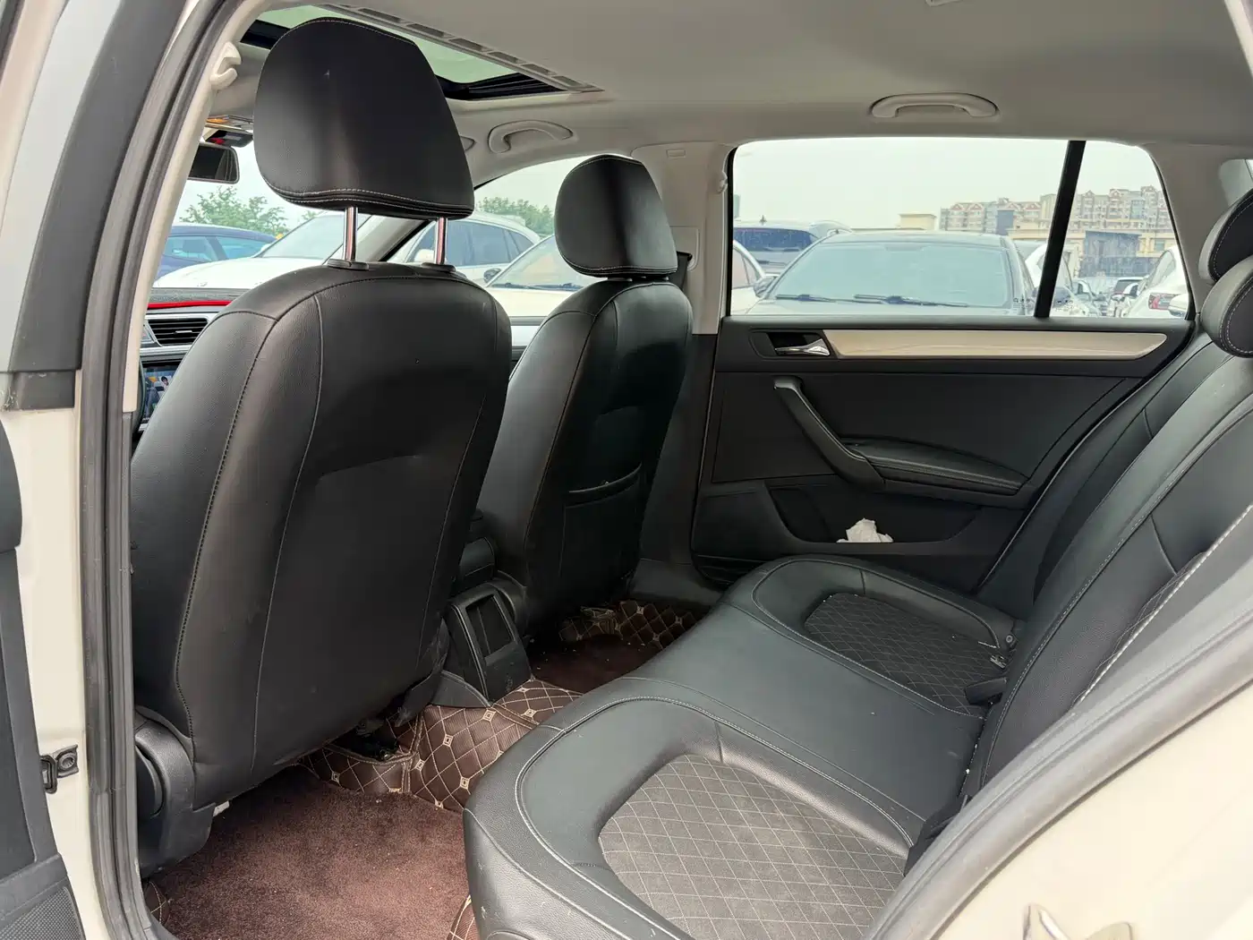Škoda Skoda Rapid Spaceback 2018 1.6L Automatic Comfort фото 4