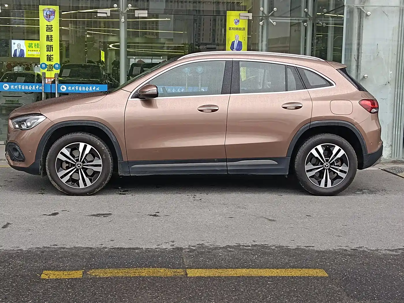 MERCEDES-BENZ GLA