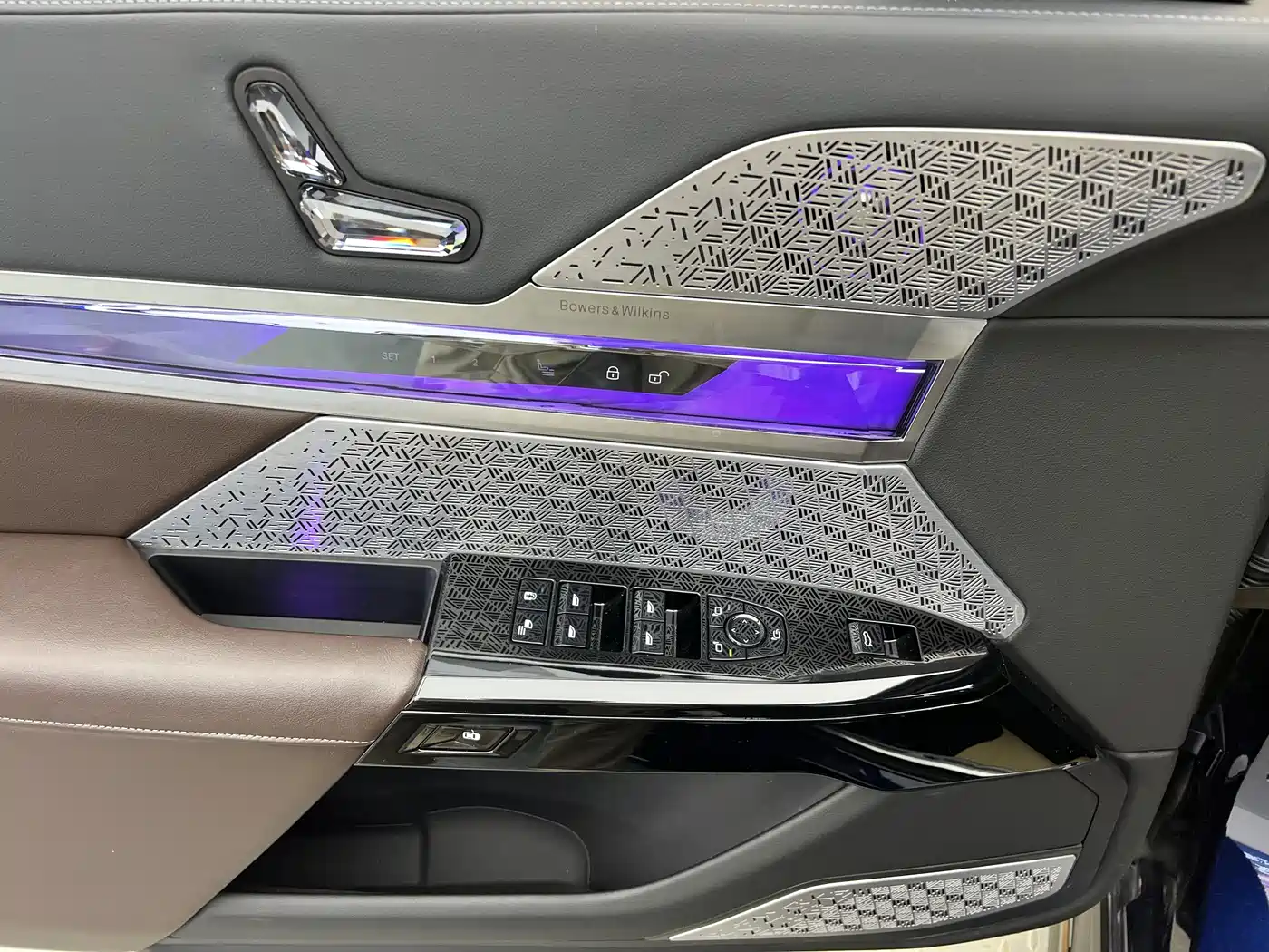 BMW 7 Series 2023 740Li Exclusive M Sport Package фото 10