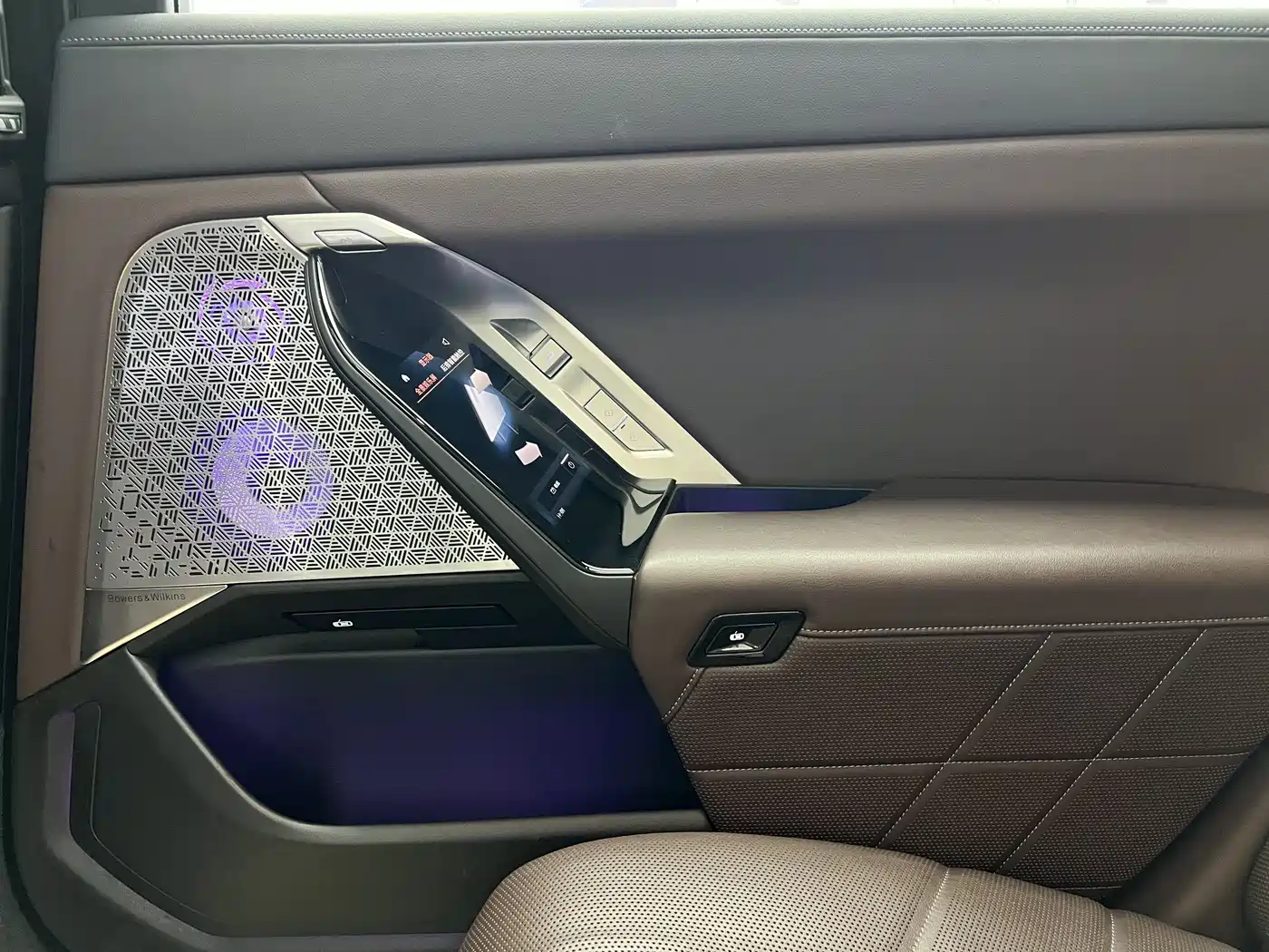 BMW 7 Series 2023 740Li Exclusive M Sport Package фото 33