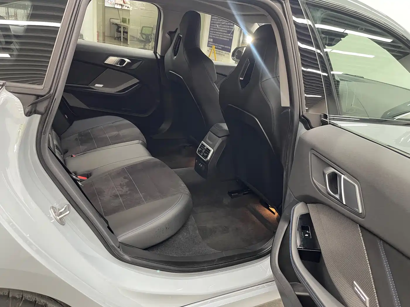 BMW 2 Series 2025 225L M Sport Package фото 15