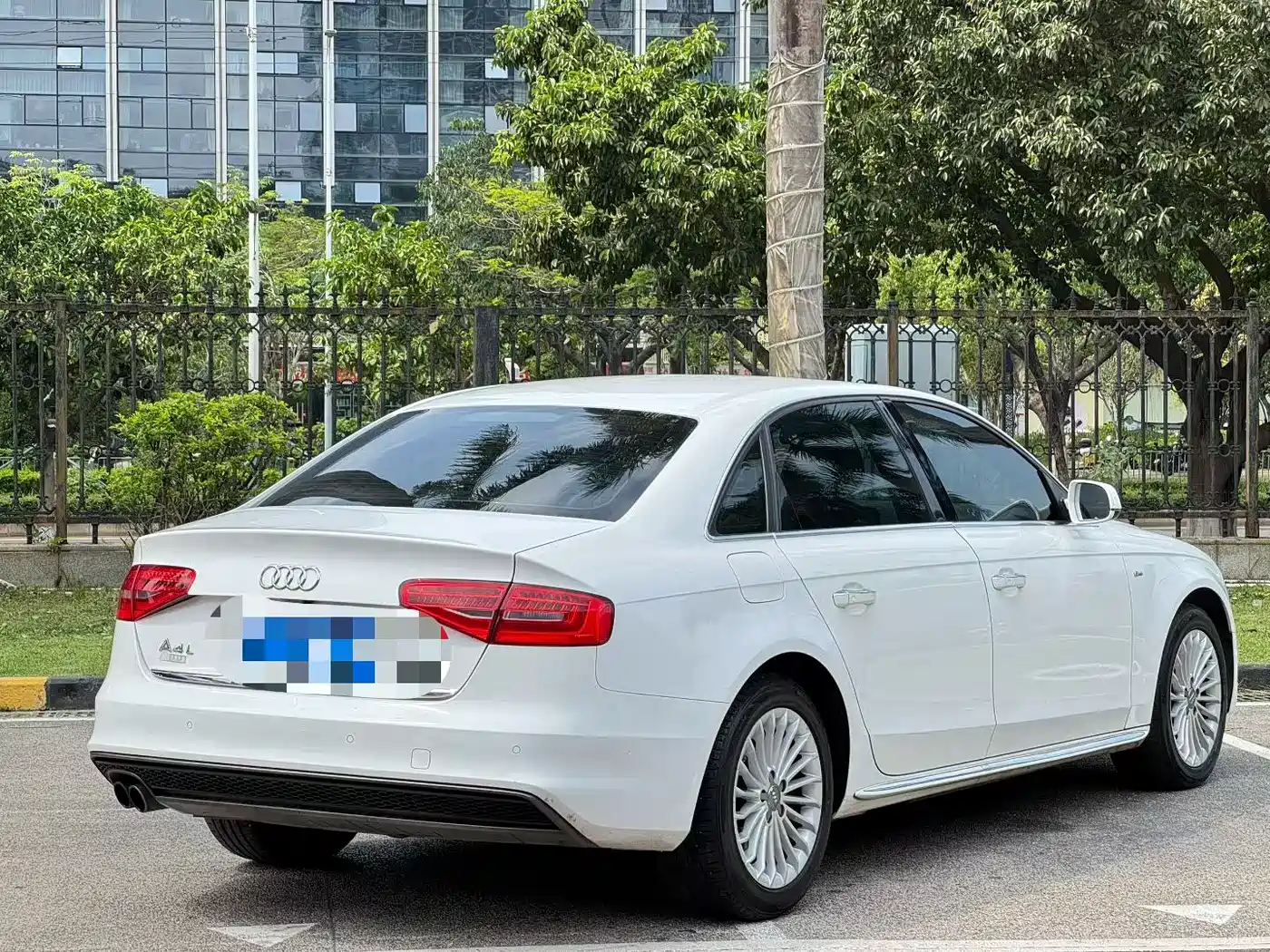 Audi A4L 2016 35 TFSI Collector's Edition S line Comfort фото 3