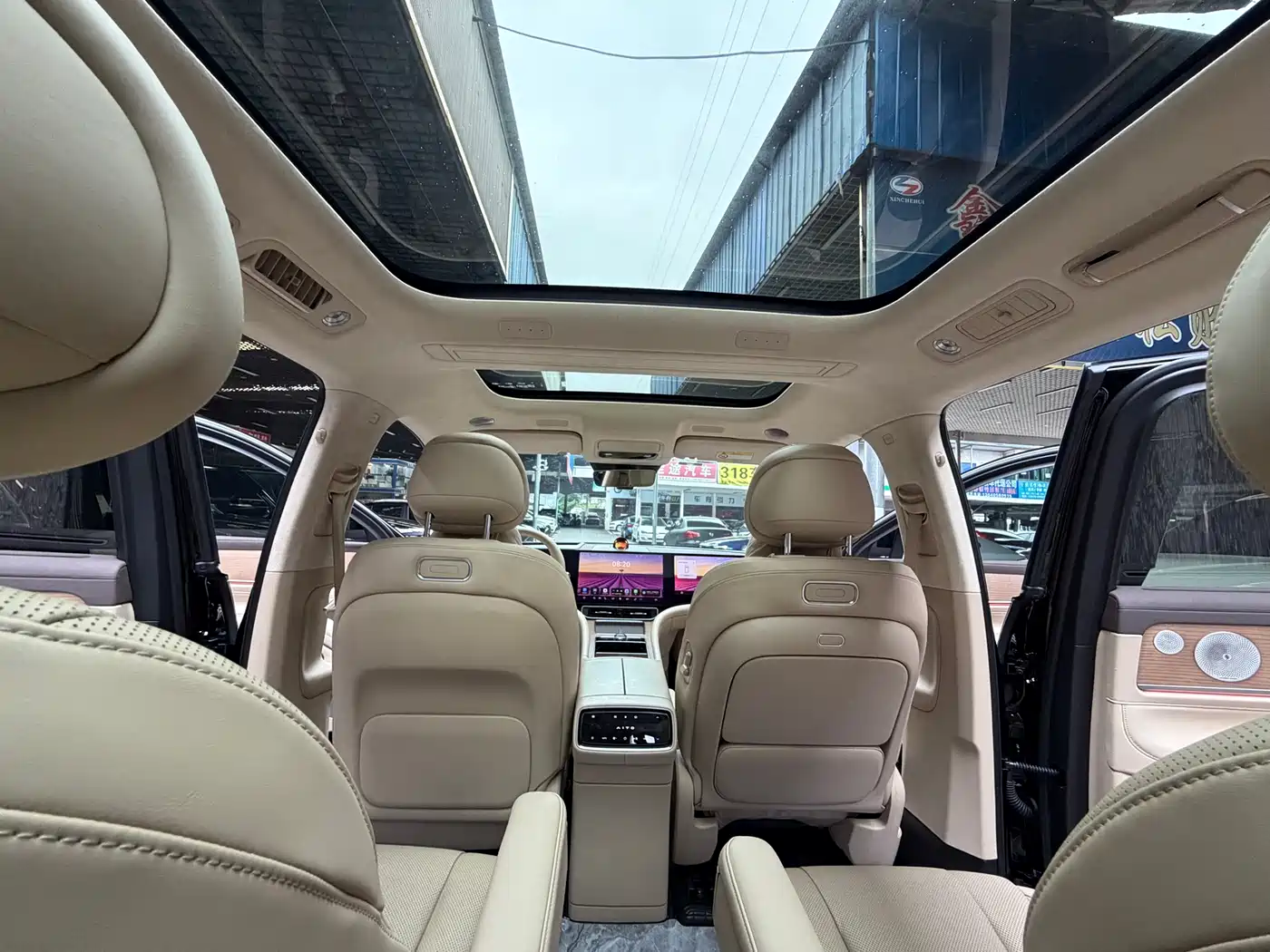 AITO Wenjie AITO M9 2024 Extended Range Ultra 42kWh 6-Seater фото 20