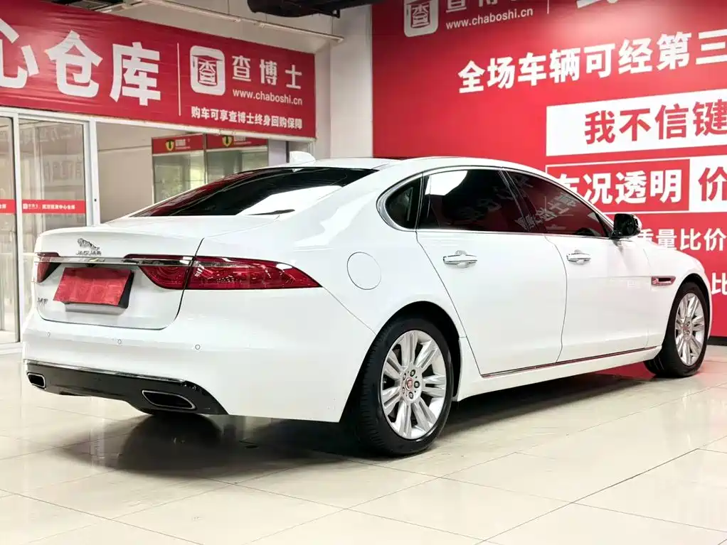 Photo 6 - Jaguar XFL