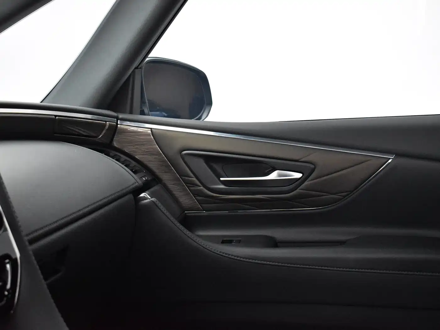 Toyota Vellfire 2024 Crown Hybrid 2.5L Executive Premium Edition фото 11