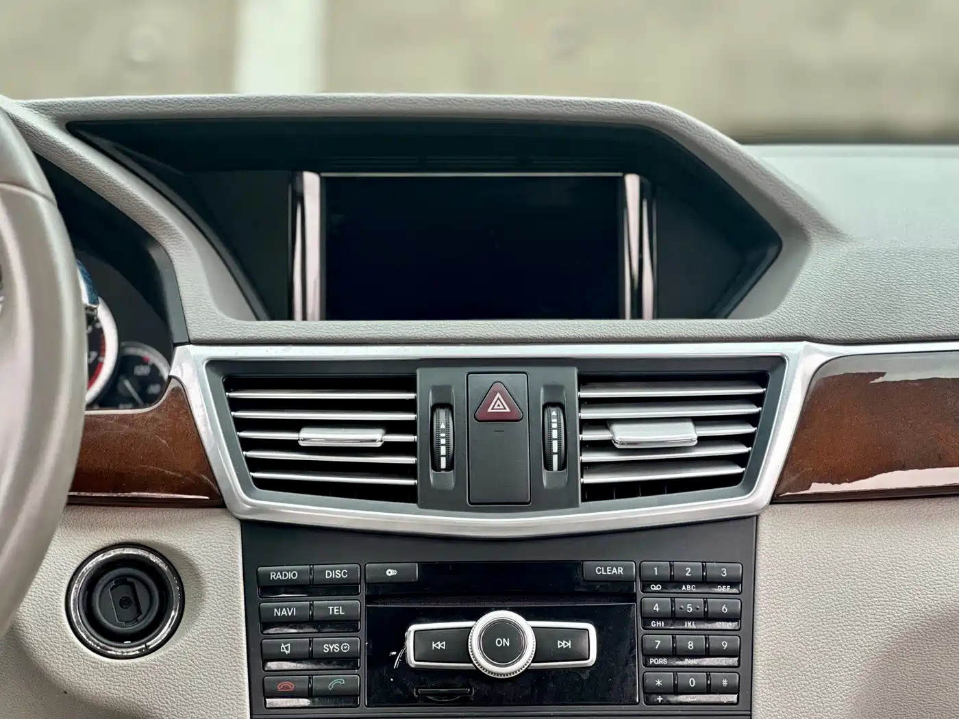 Mercedes-Benz E-Class 2012 E 300 L Elegance Model фото 37