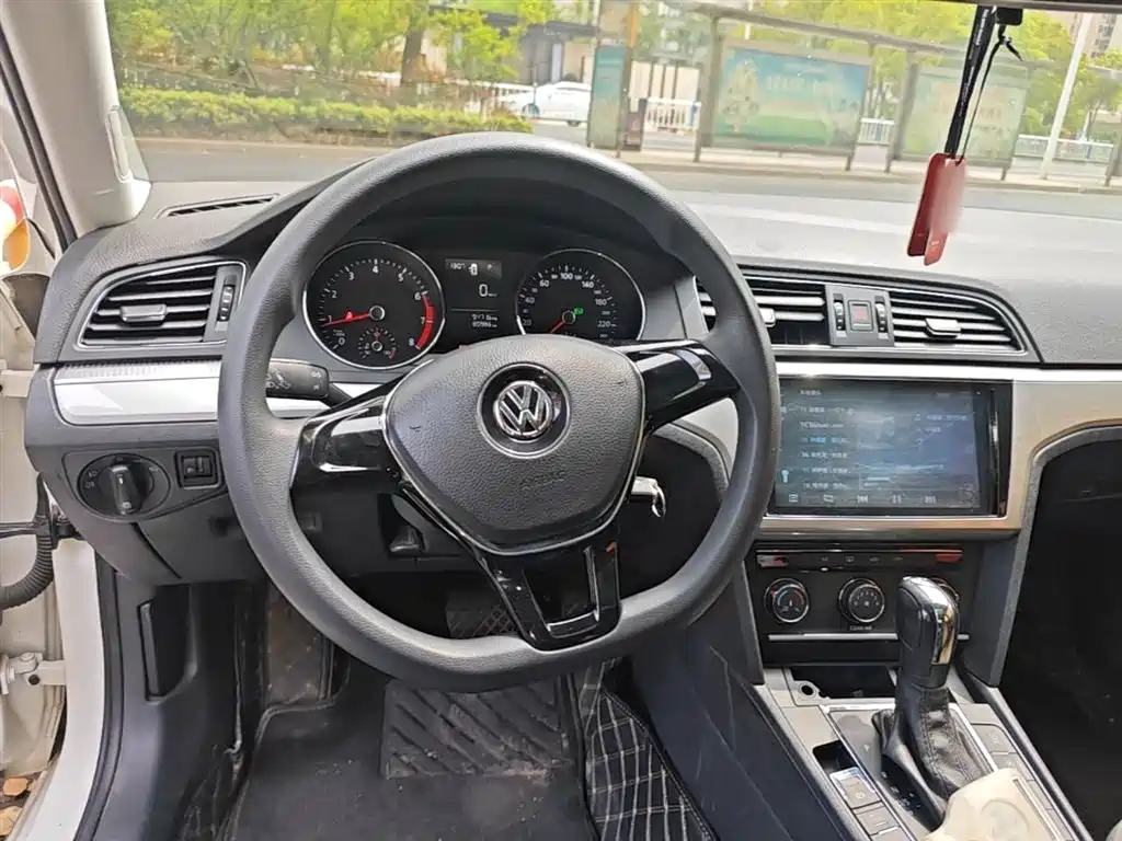 Volkswagen Lamando 2017 230TSI DSG Trend Edition фото 11