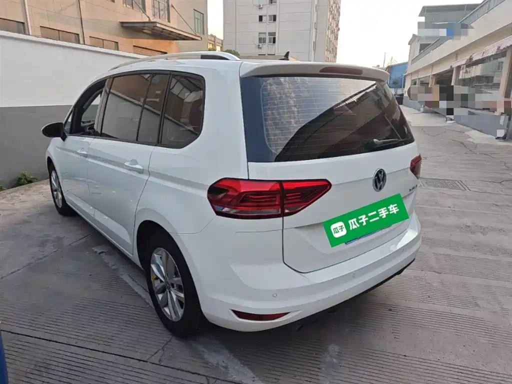 Volkswagen Touran 2018 Touran L 280TSI DSG Comfort 7-seater China V фото 5