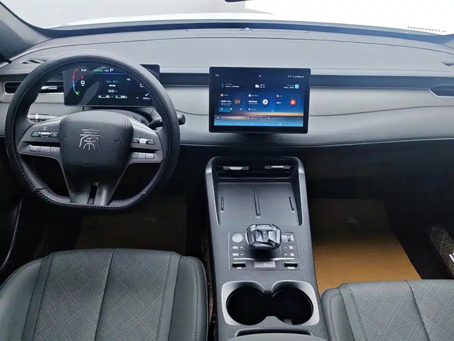 BYD Qin PLUS 2025 DM-i Smart Drive 55KM Leader фото 12