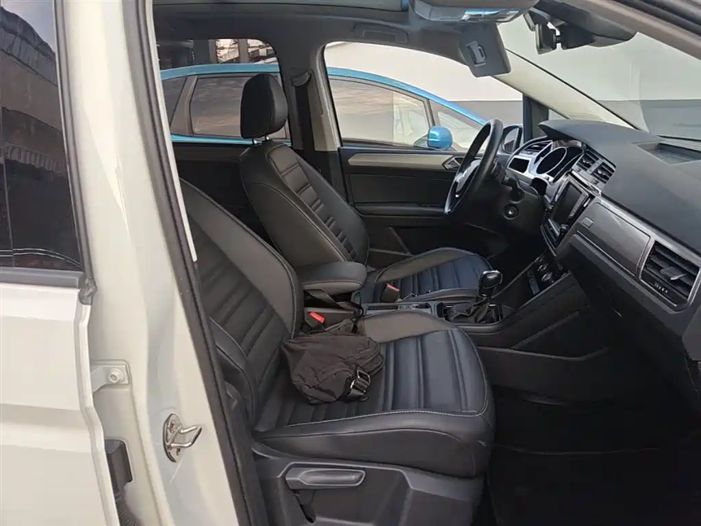 Volkswagen Touran 2018 Touran L 280TSI DSG Comfort 7-seater China V фото 25