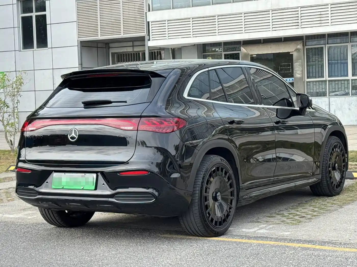 MERCEDES-BENZ EQE SUV