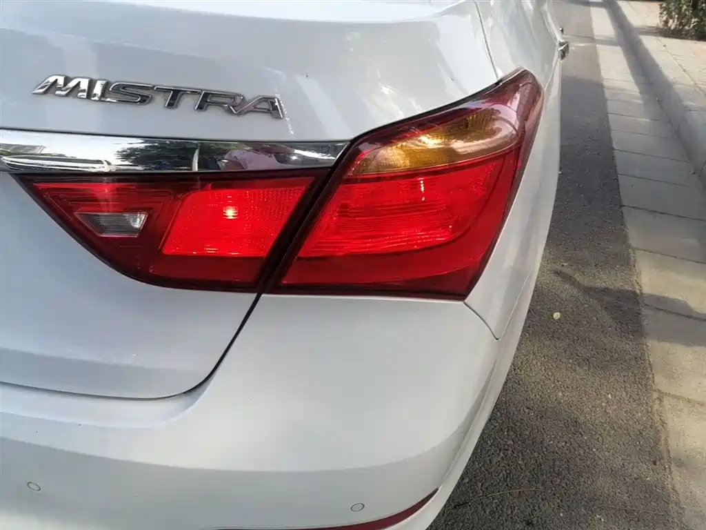 Hyundai Mistra 2016 1.8L Automatic Smart GLS фото 8