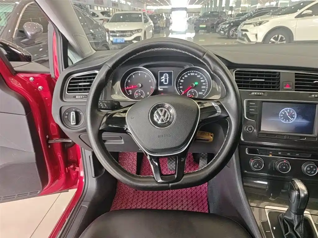 Volkswagen Golf 2017 230TSI Auto Comfort Millionth Anniversary Edition фото 11