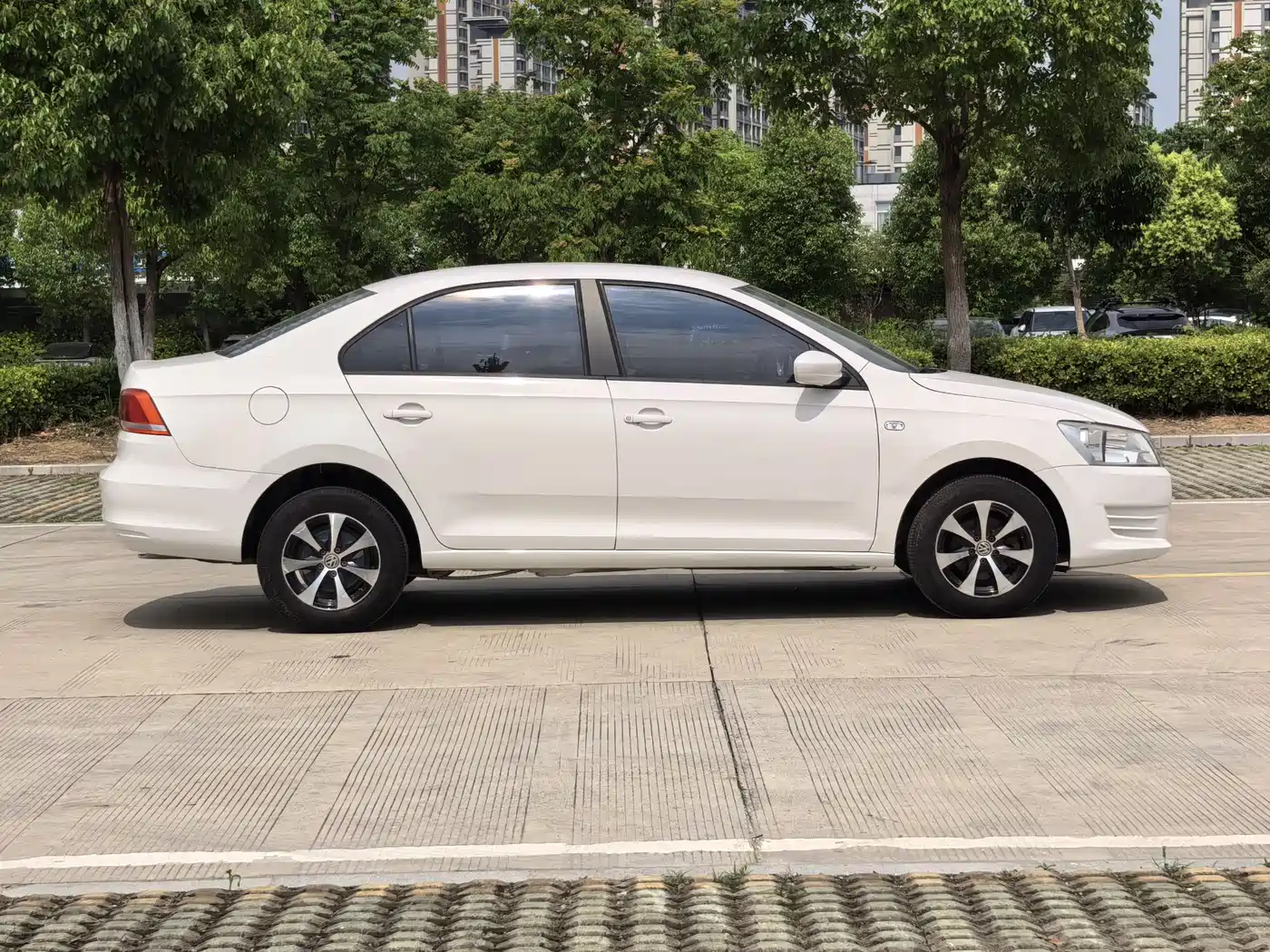 Volkswagen Santana 2013 1.6L Automatic Trend Edition фото 9