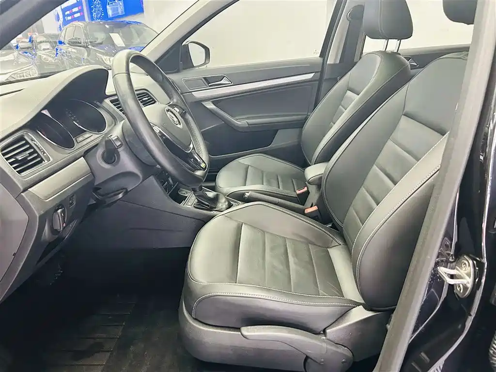 Volkswagen Lavida 2017 1.6L Automatic Comfort Edition фото 19