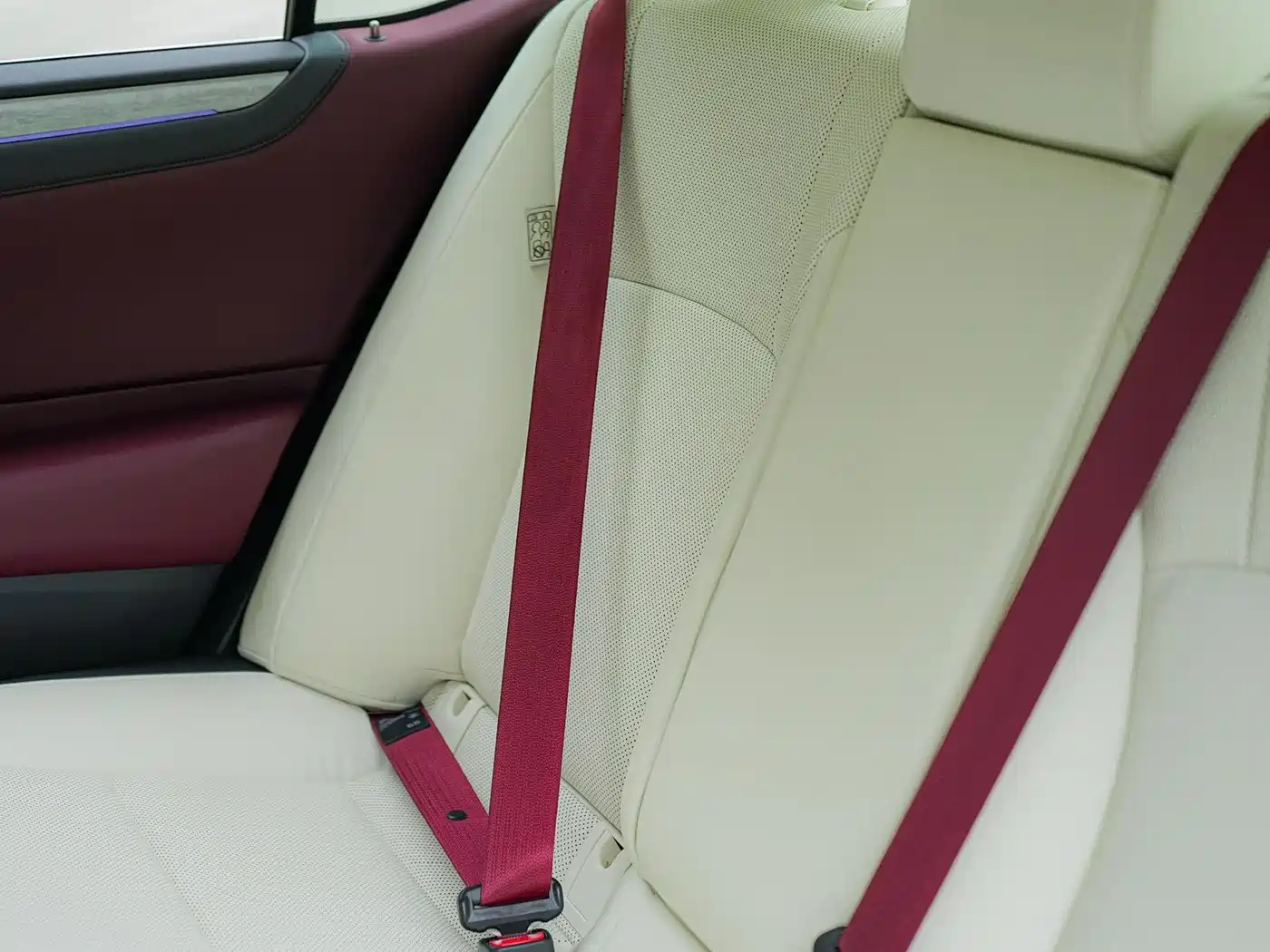 Lexus ES 2025 300h Ultimate Edition фото 17