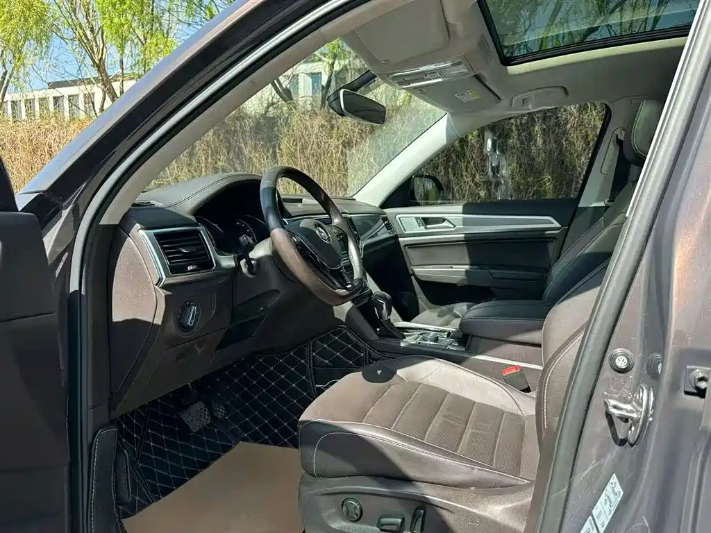 Volkswagen Teramont 2019 380TSI 4WD Luxury Edition China VI фото 9