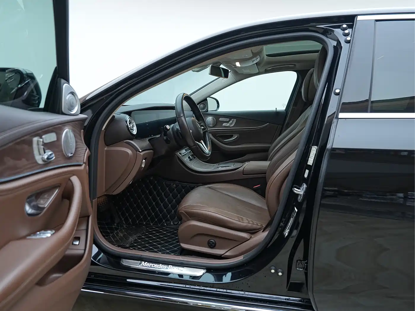 Mercedes-Benz E-Class 2020 E 300 L Luxury Model фото 25
