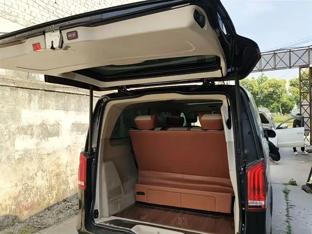 Mercedes-Benz V-Class 2018 V 260 L Premium Long Wheelbase Edition China VI фото 19