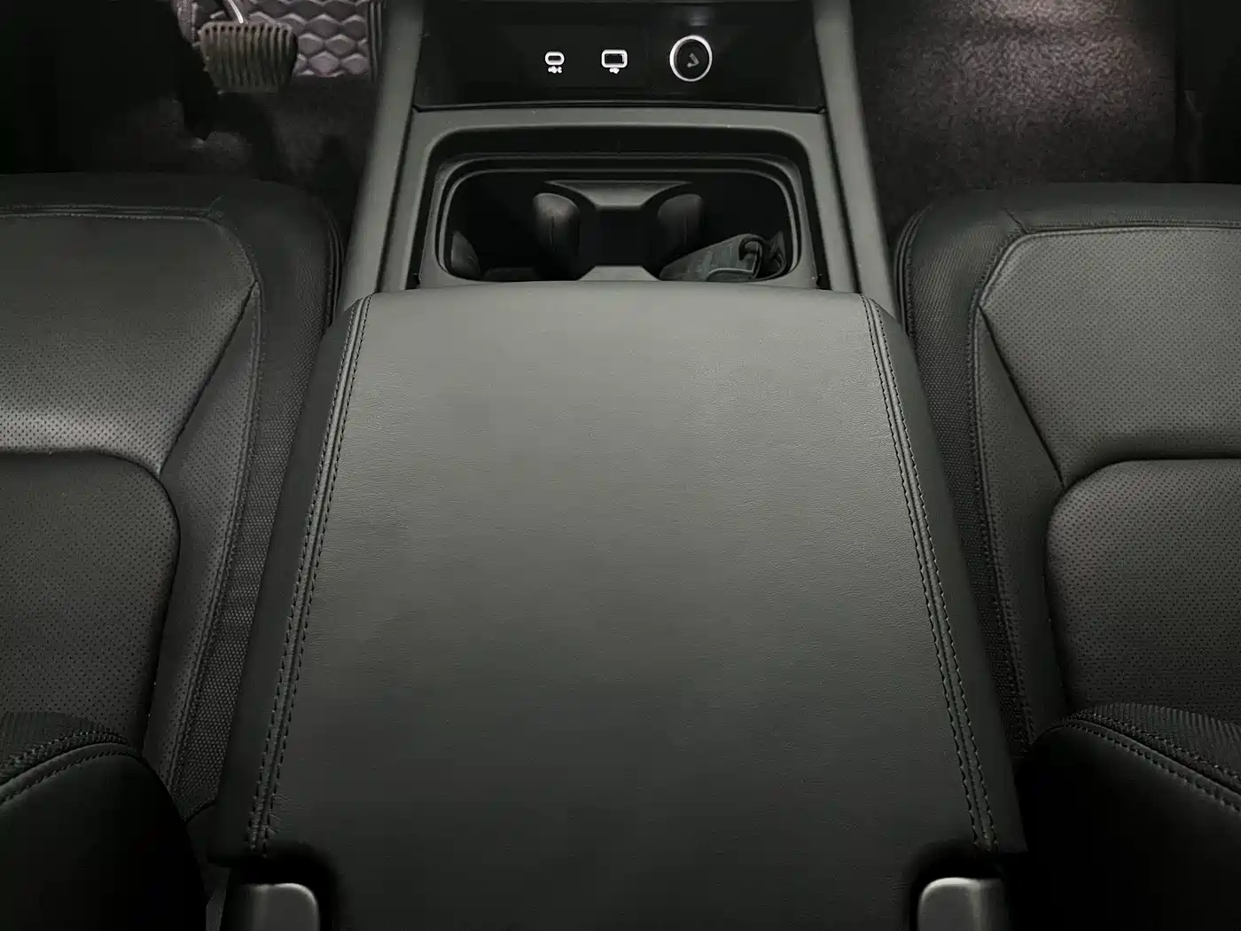 Land Rover Defender 2024 110 3.0T P400 X-DYNAMIC HSE фото 4