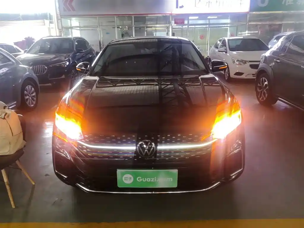 Volkswagen Passat 2023 330TSI Starlight Luxury Edition фото 3