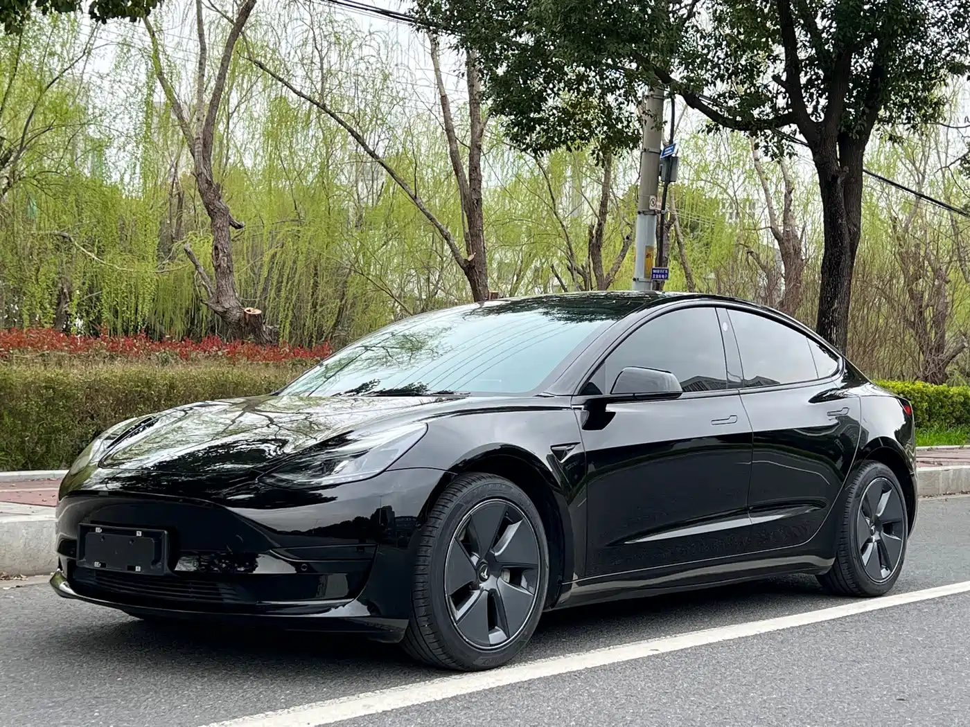 TESLA MODEL 3