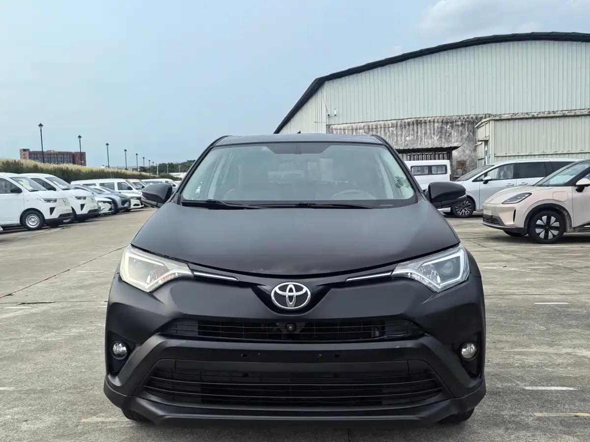 Toyota RAV4 Rongfang 2016 2.0L CVT 2WD Trend (China V) фото 2