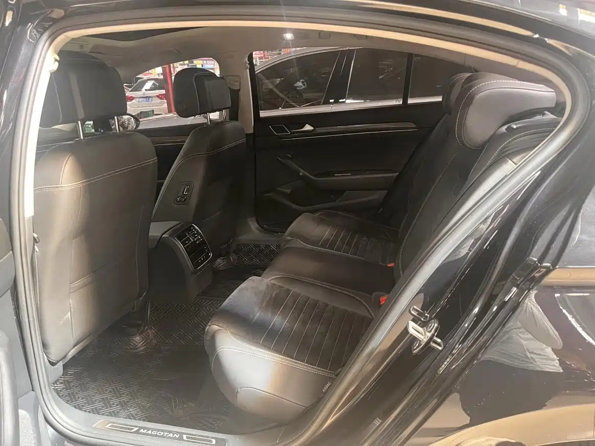 Volkswagen Magotan 2020 330TSI DSG Luxury фото 12