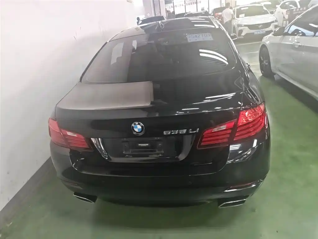 BMW 5 Series 2014 535Li Leadership фото 6
