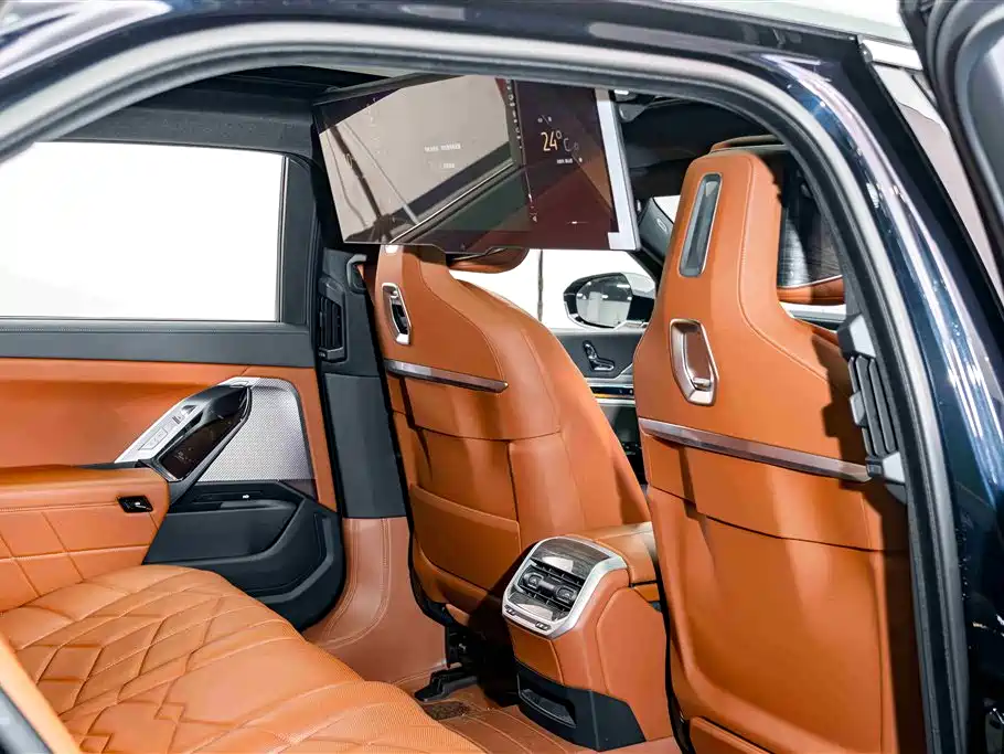 BMW 7 Series 2023 Facelift 740Li Exclusive M Sport Package фото 23