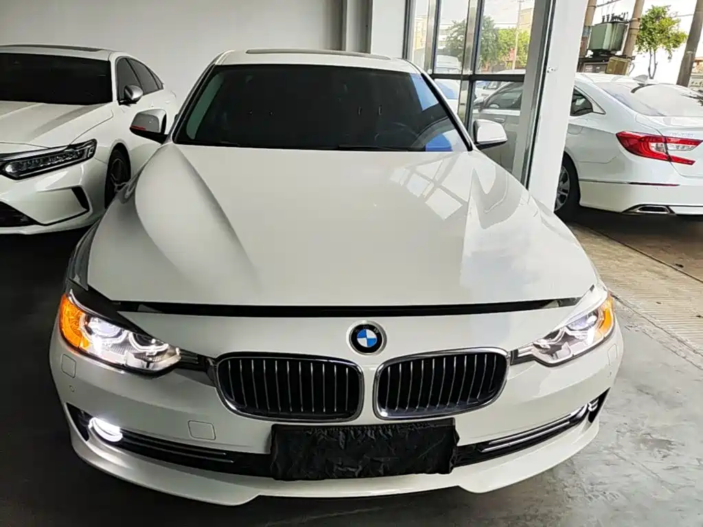 Photo 3 - BMW 3 Series