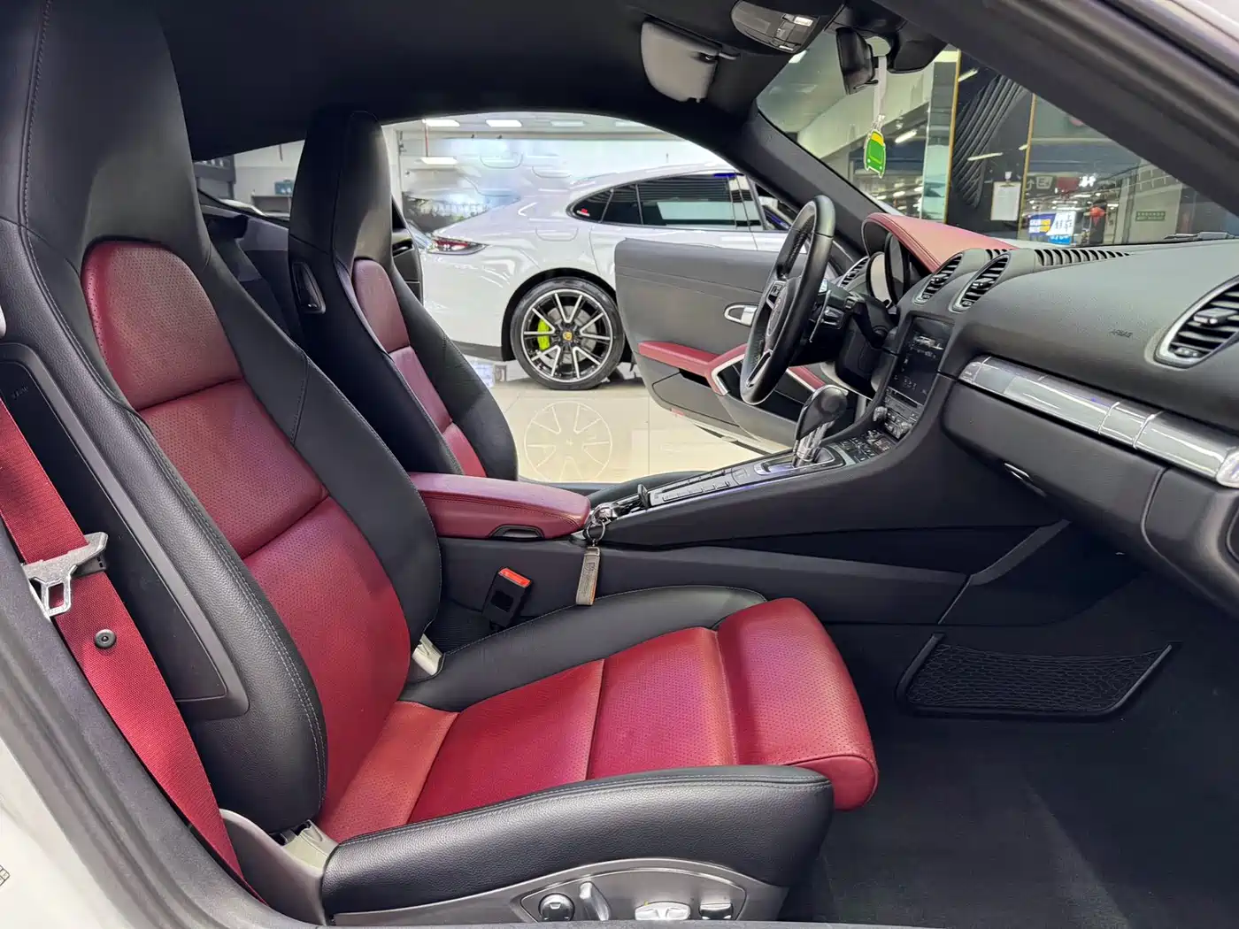 Porsche 718 2016 Cayman 2.0T фото 8