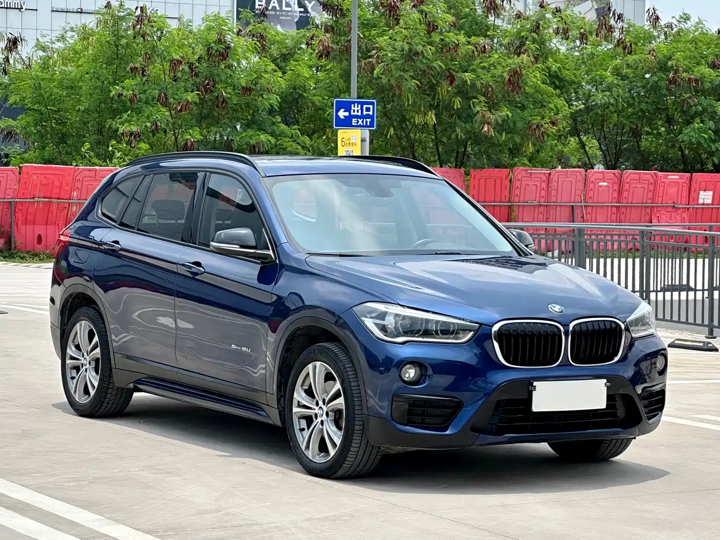 BMW X1 2018 sDrive18Li Premium Model фото 3