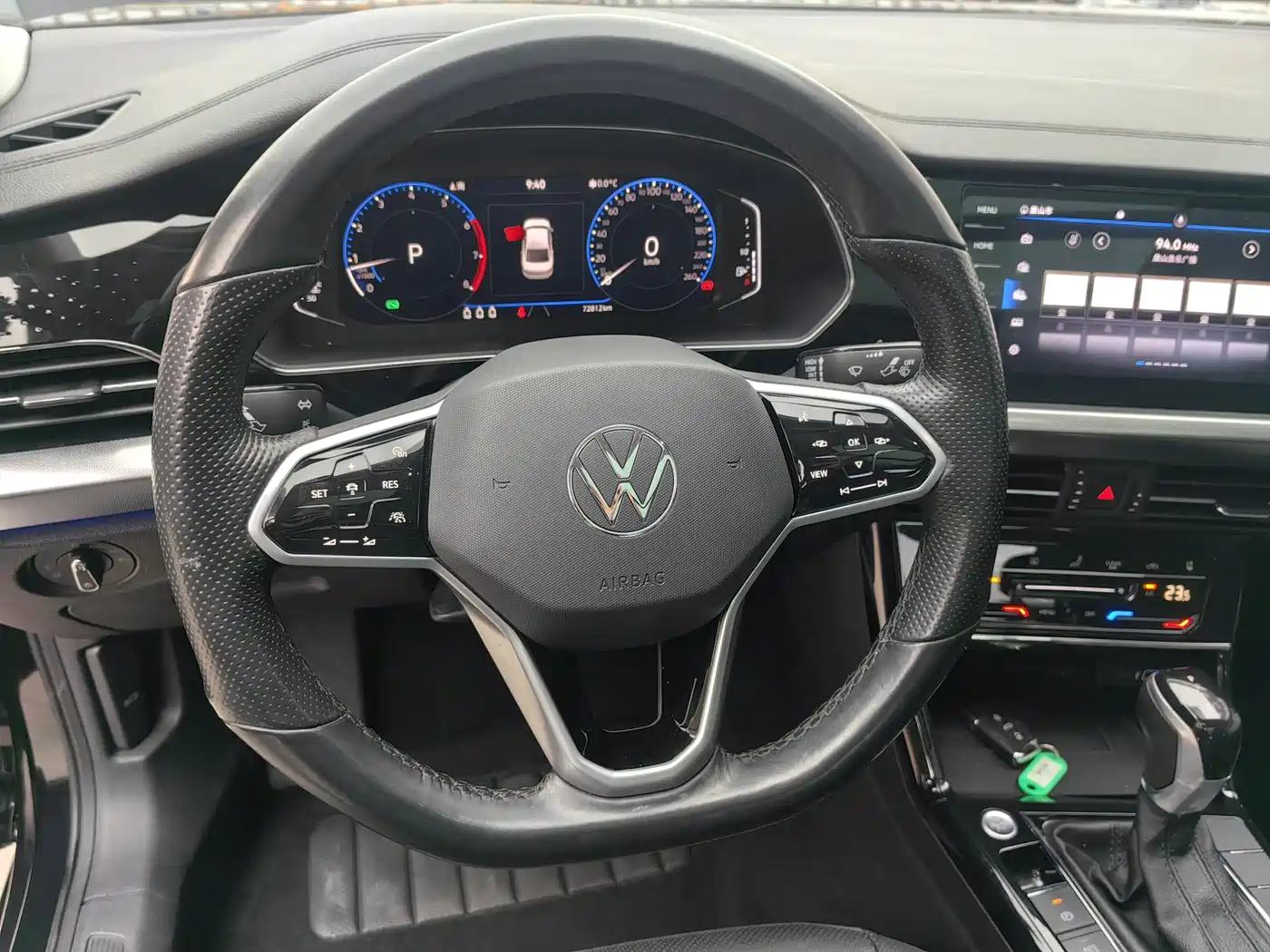 Volkswagen Passat 2022 330TSI Starlight Luxury Edition фото 11