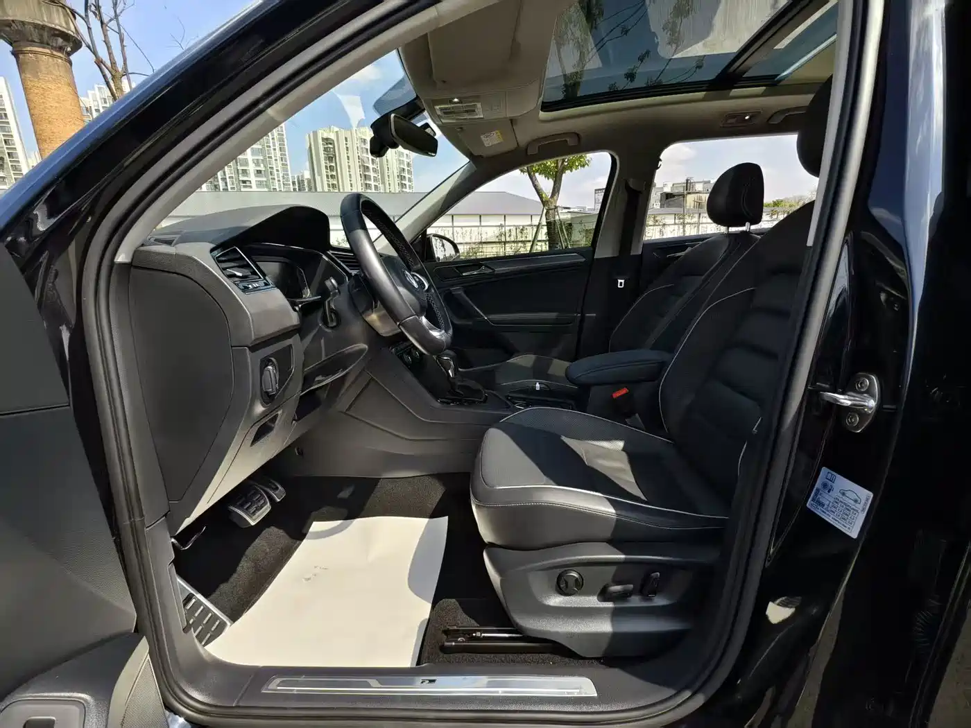Volkswagen Tiguan L 2020 330TSI Auto 2WD R-Line Flagship China VI фото 11