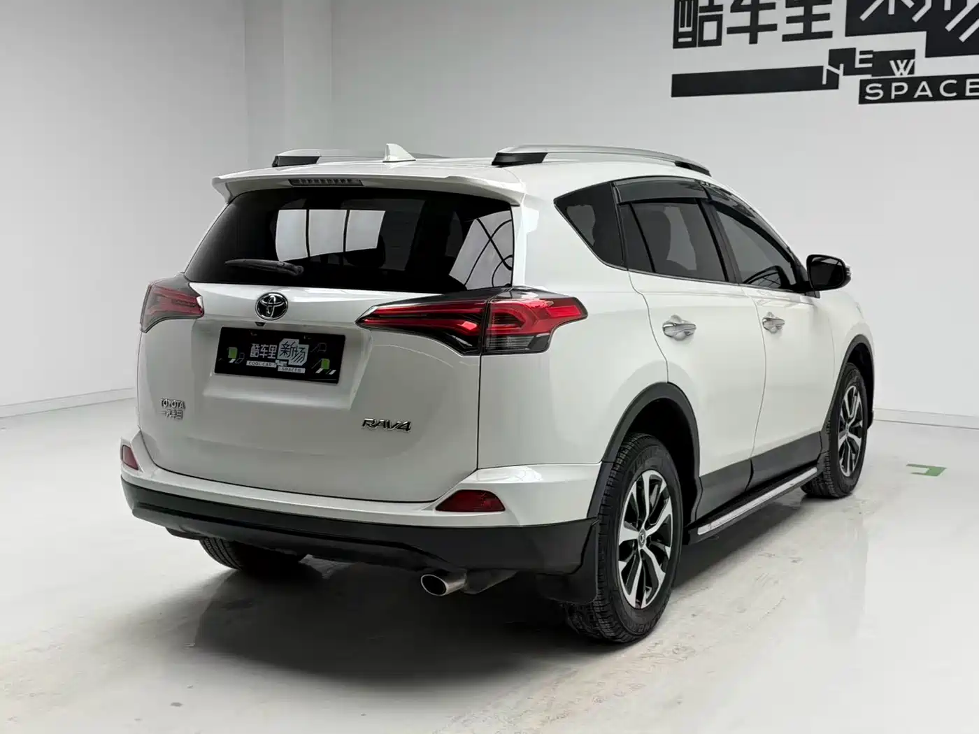 Toyota RAV4 Rongfang 2016 2.0L CVT 2WD Trend (China V) фото 4