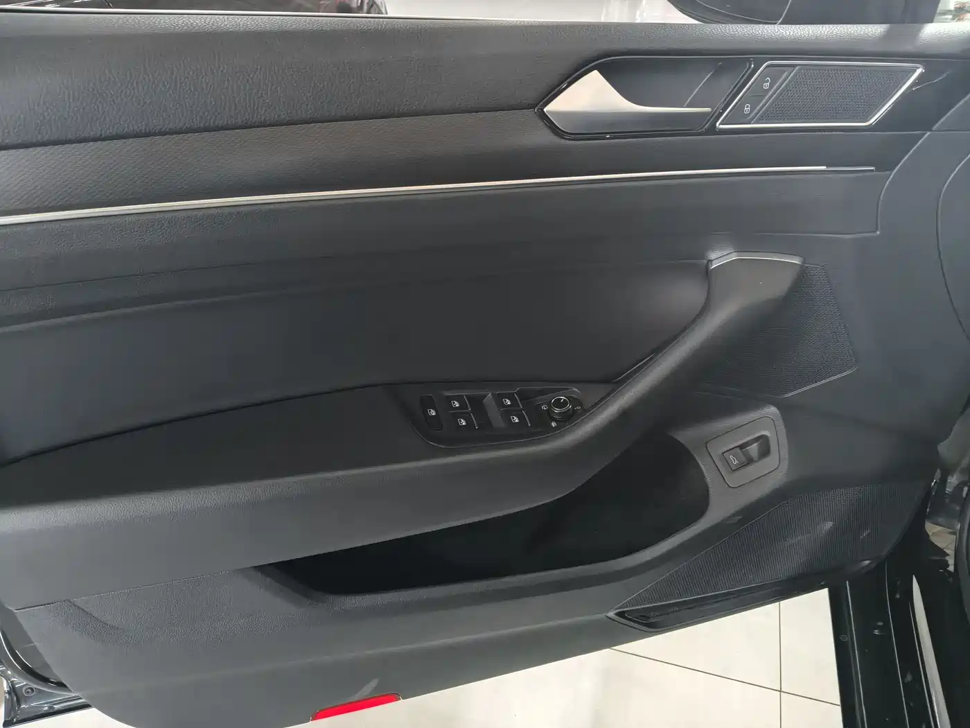 Volkswagen Magotan 2020 330TSI DSG Luxury фото 11