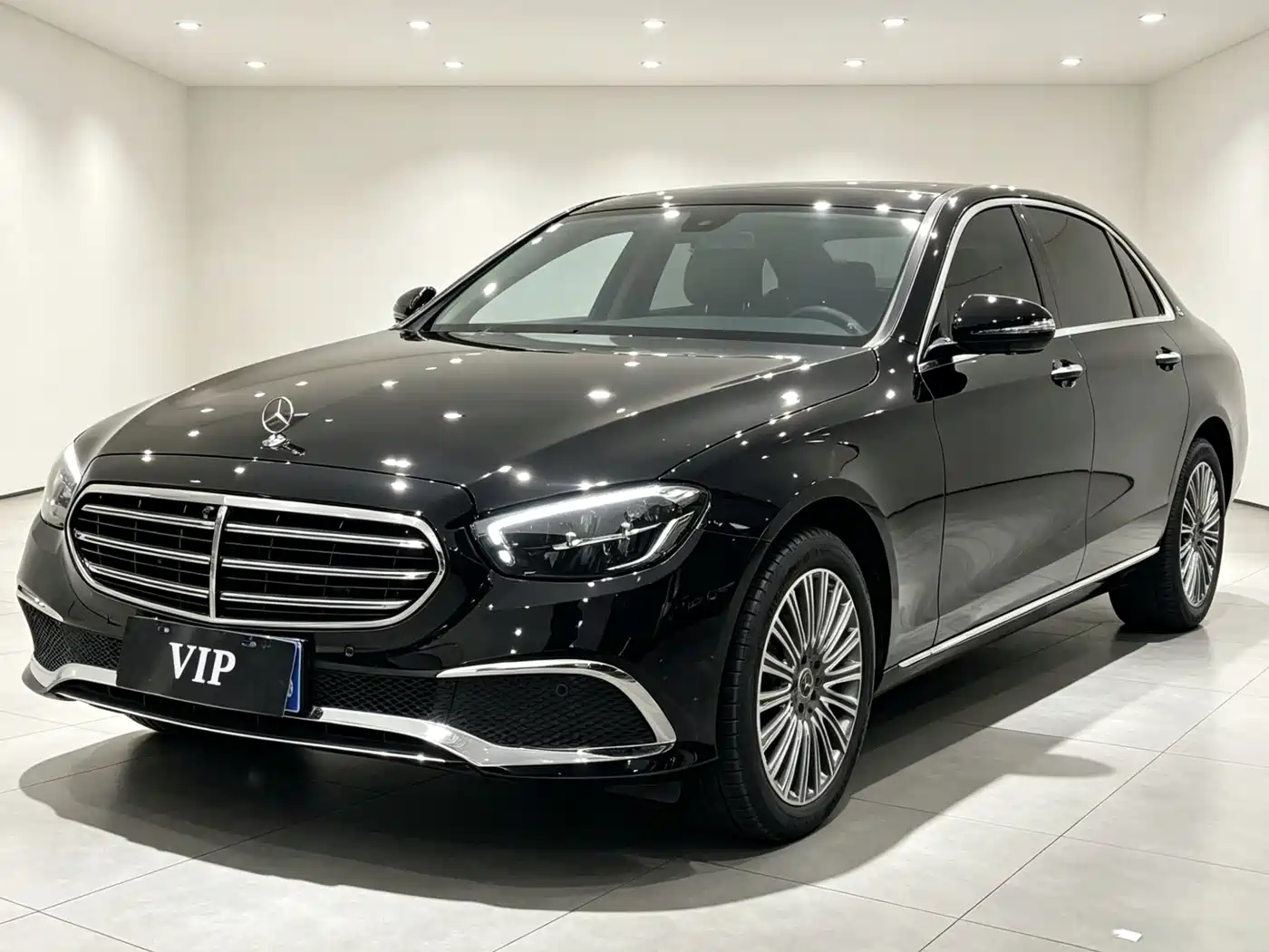 Mercedes-Benz E-Class 2023 E 300 L Fashion фото 3