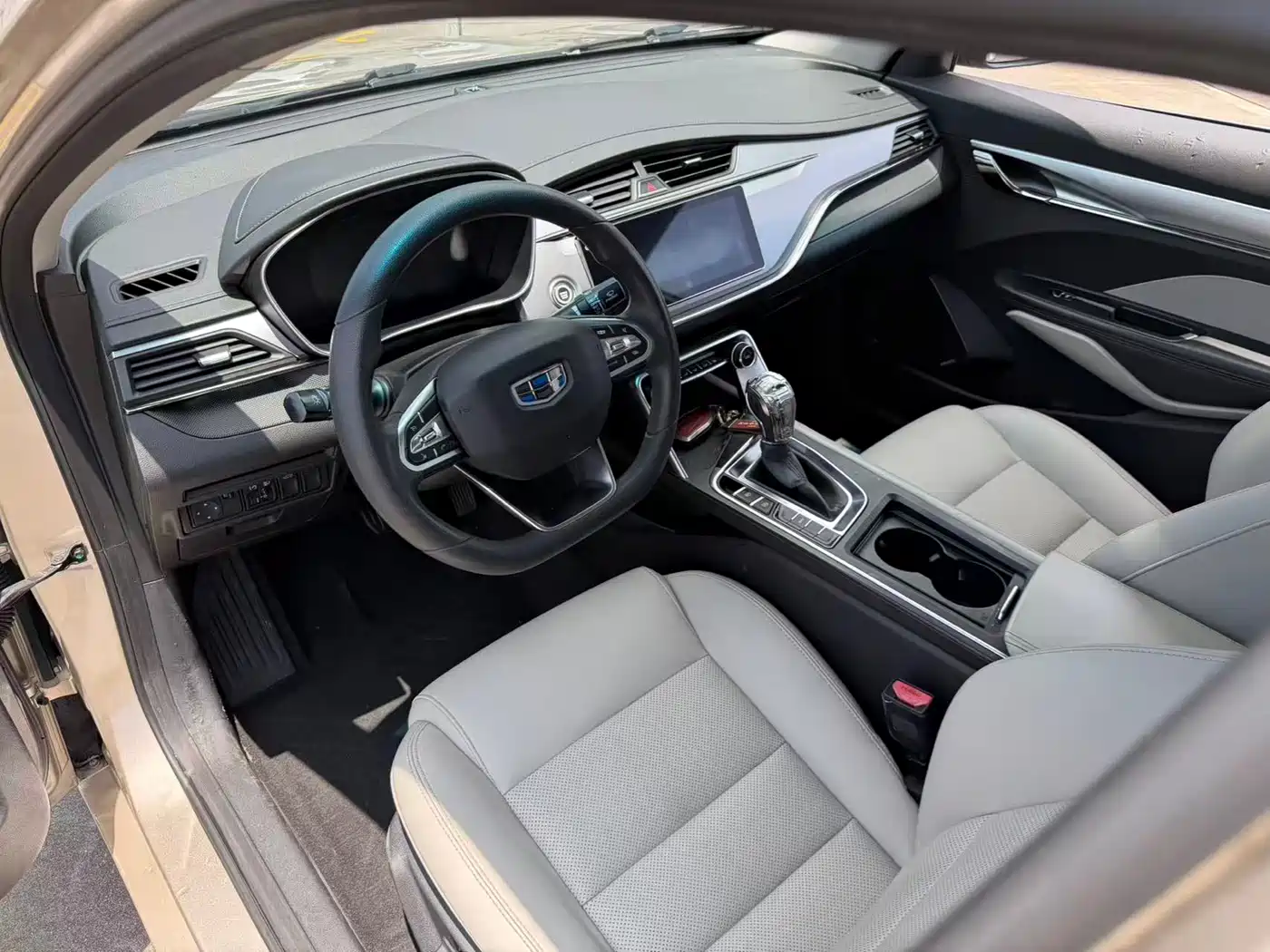 Фото 7 - Geely Binrui