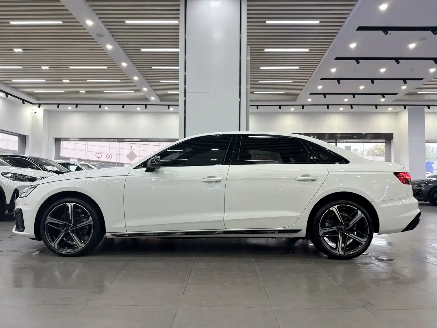 Audi A4L 2024 40 TFSI Luxury Dynamic фото 3